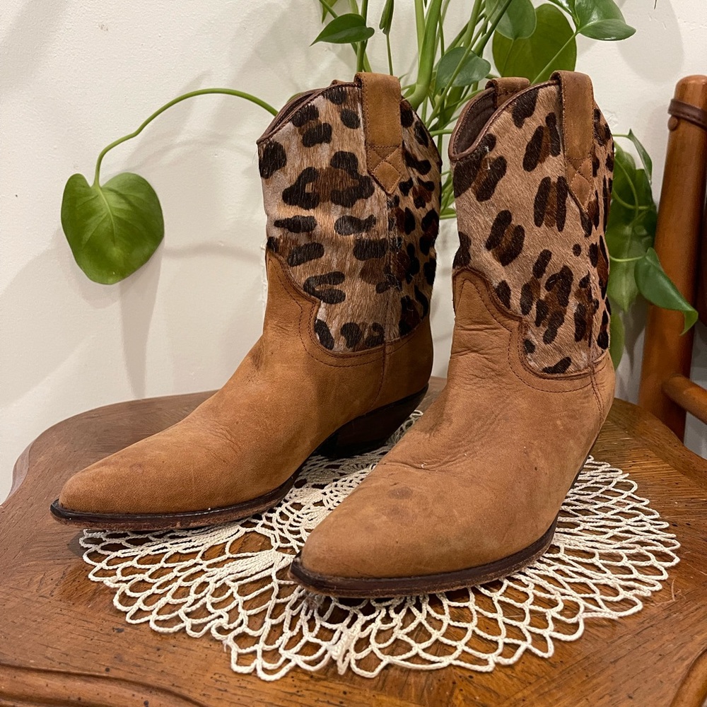 Leopard cowboy / cowgirl boots